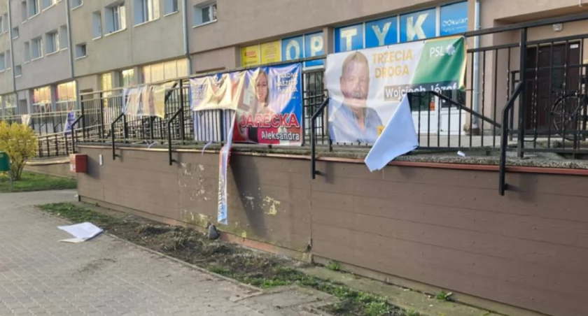 Wandale zniszczyli materiały wyborcze w Złotowie
