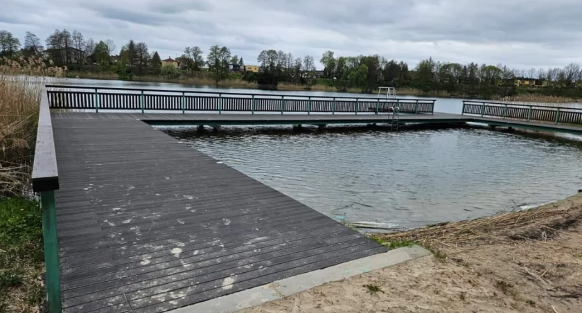 Pomosty na kąpielisku miejskim po modernizacji