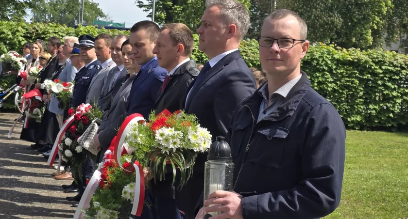Uroczyste obchody Narodowego Dnia Zwycięstwa w Złotowie na Cmentarzu Wojennym w Złotowie