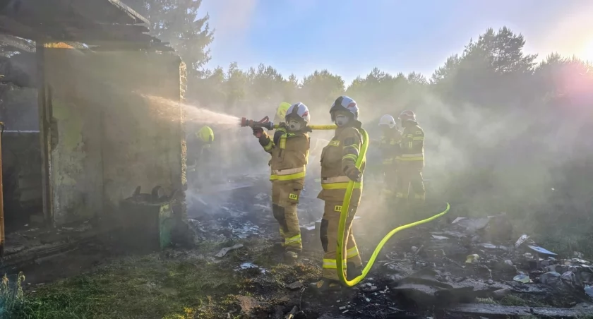 Przybudówka i nieużytki w ogniu