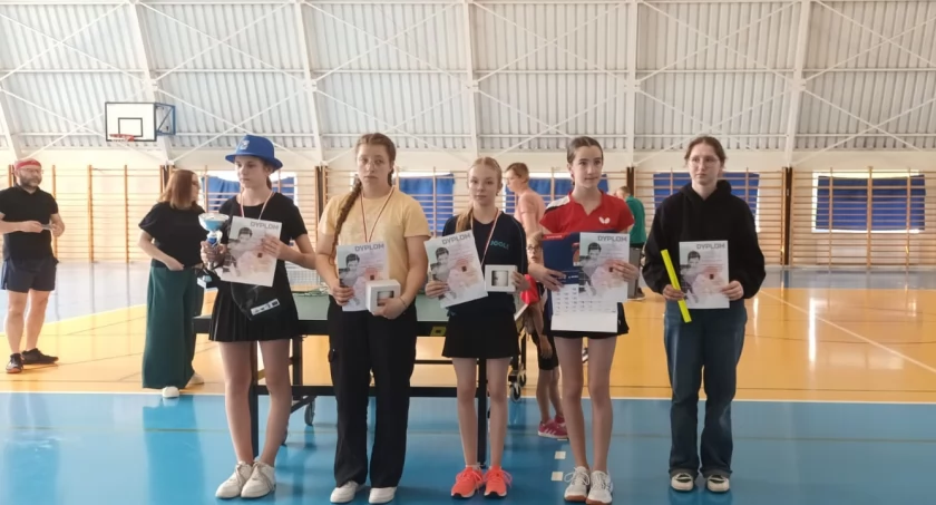 Tenisiści stołowi GKTS Krajna na turnieju w Objezierzu
