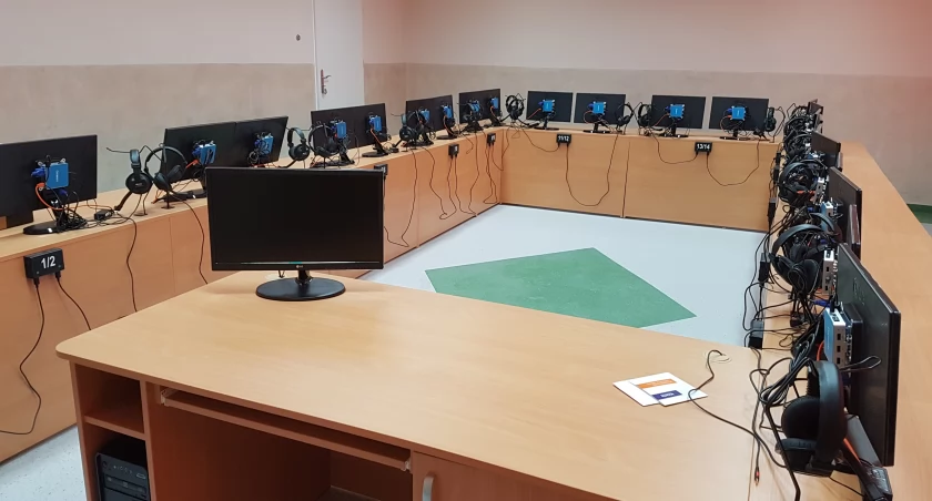 Najważniejsze elementy wyposażenia pracowni komputerowej