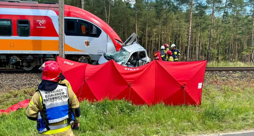 Śmiertelny wypadek na strzeżonym przejeździe kolejowym