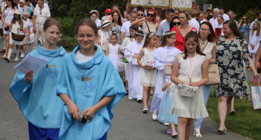 [WIDEO] Uroczystość Najświętszego Ciała i Krwi Chrystusa w Parafii św. Piotra i Pawła Apostołów