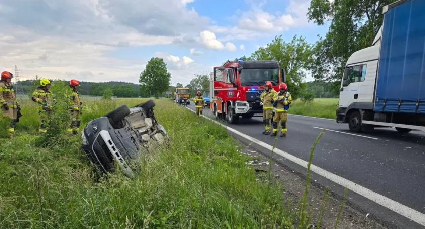 Zderzenie ciężarówki z samochodem osobowym