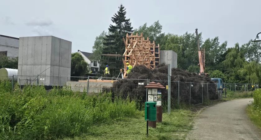 [WIDEO] Postępują prace przy budowie tężni przy jeziorze Baba