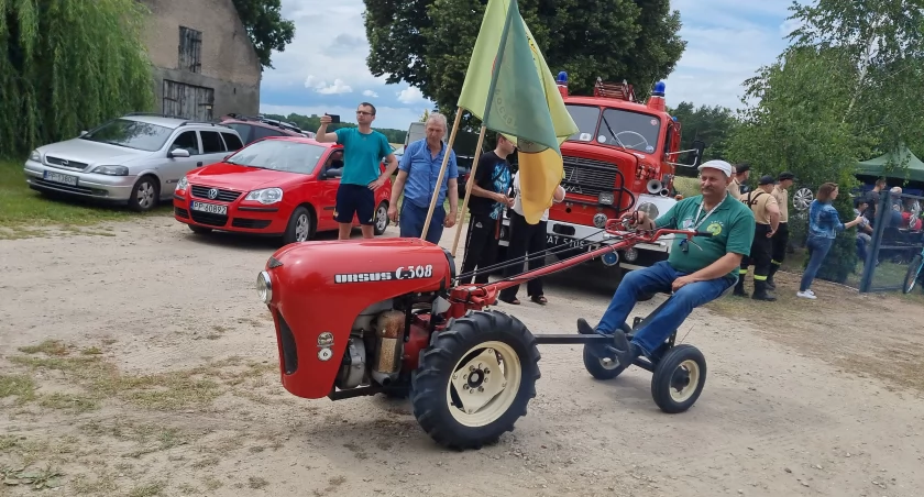 [WIDEO] Zlot starych pojazdów w Walentynowie po raz piąty
