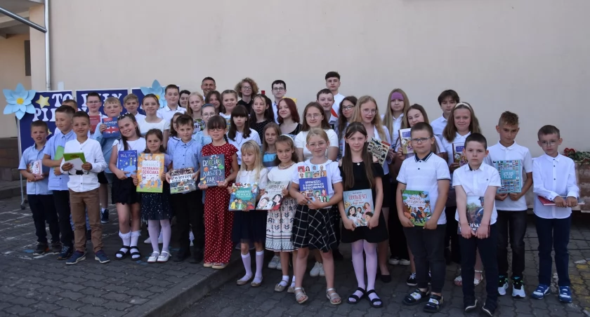 Uczniowie Szkoły Podstawowej w Tarnówce odebrali zasłużone nagrody