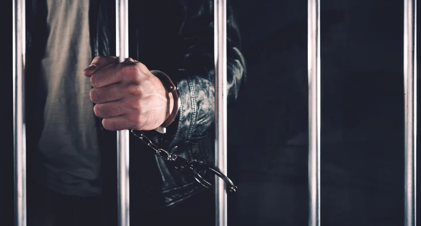 Grożąc nożem zmusił nastolatkę do czynności seksualnych