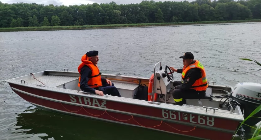 Wspólne patrole strażaków i policjantów na akwenach wodnych