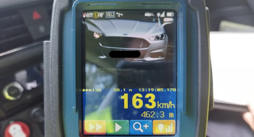Przekroczył dozwoloną prędkość aż o 73 km/h