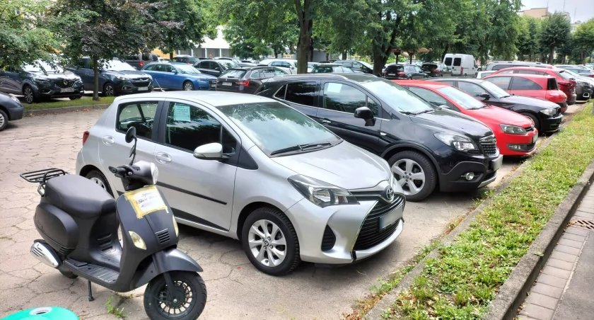 Komis samochodowy pod Starostwem ma się dobrze