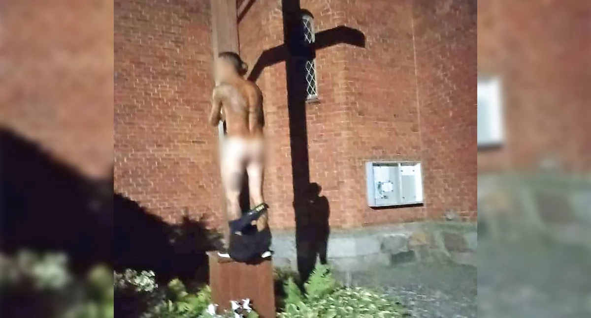Nagi wszedł na krzyż!