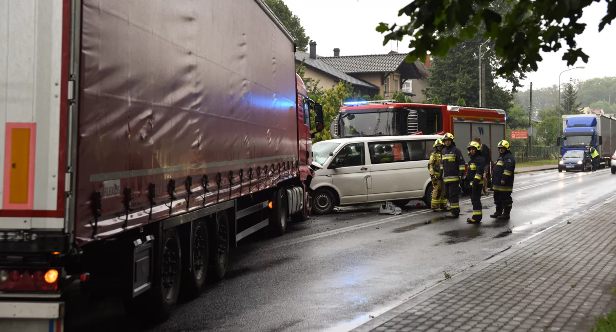 Czołowe zderzenie na drodze krajowej w Jastrowiu
