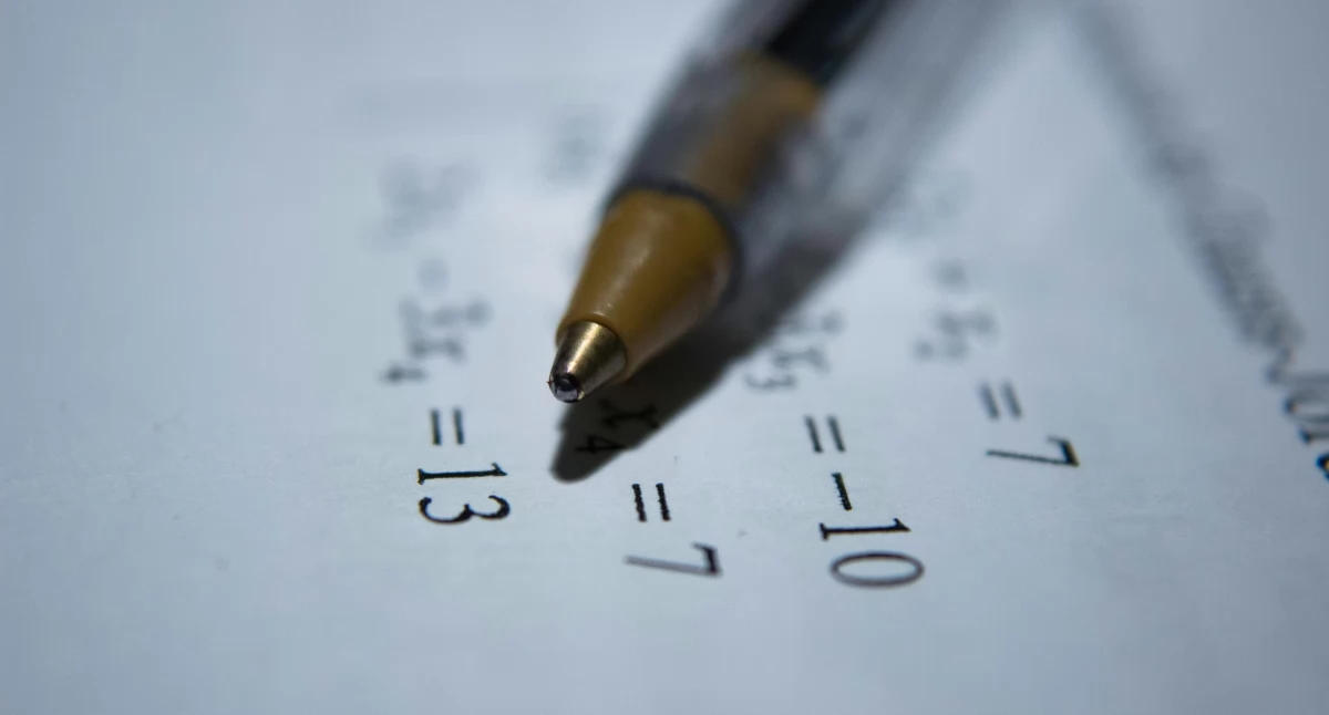 Matematyka online: gdzie i jak najlepiej się uczyć?