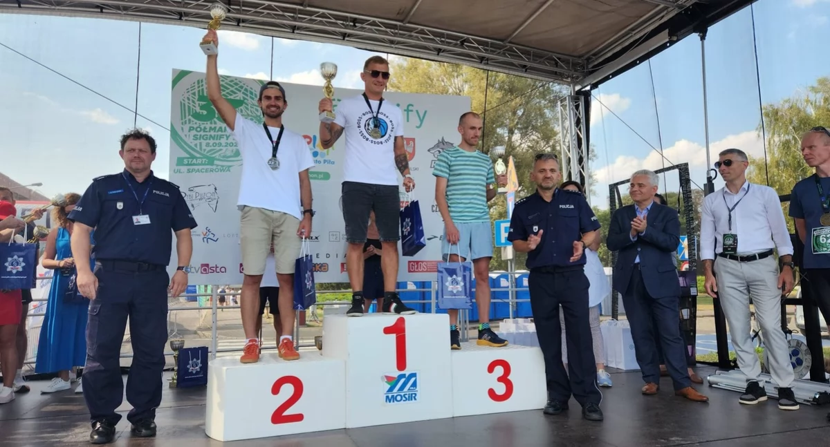 Złotowski policjant na podium półmaratonu w Pile
