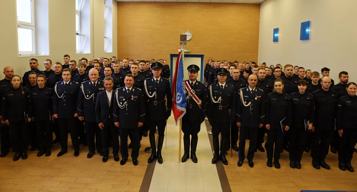 Czterech nowych policjantów rozpocznie służbę w złotowskiej komendzie