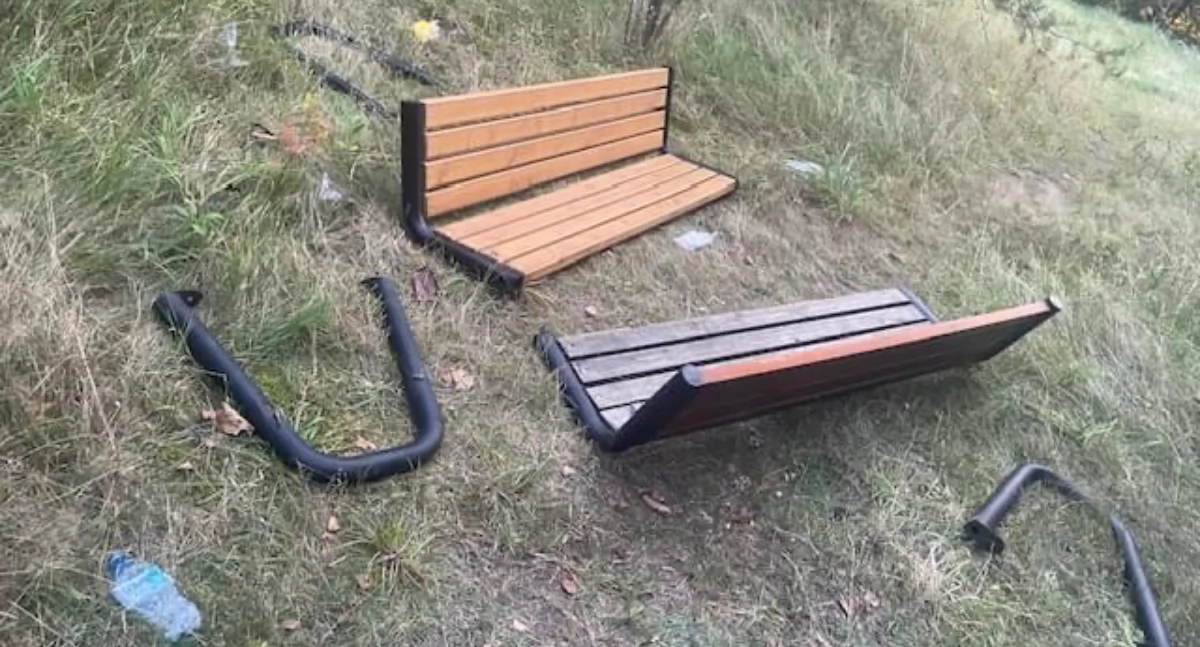 Akt wandalizmu na placu zabaw w Okonku