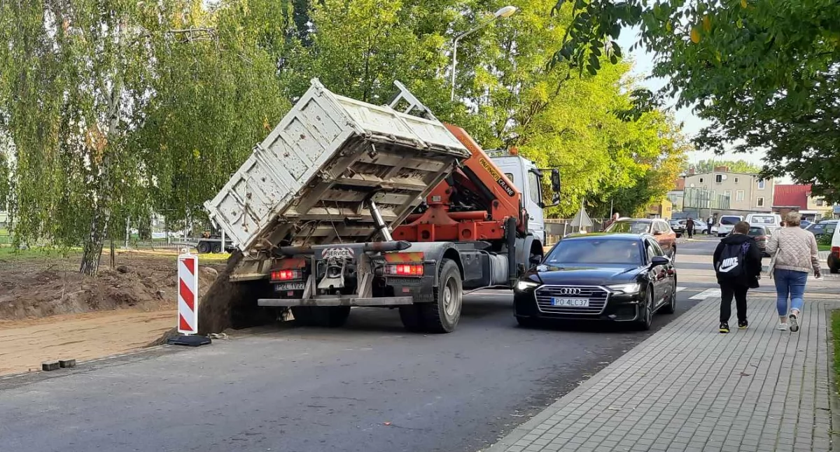 [WIDEO] Komunikacyjny armagedon wokół SP3 i przedszkola nr 4
