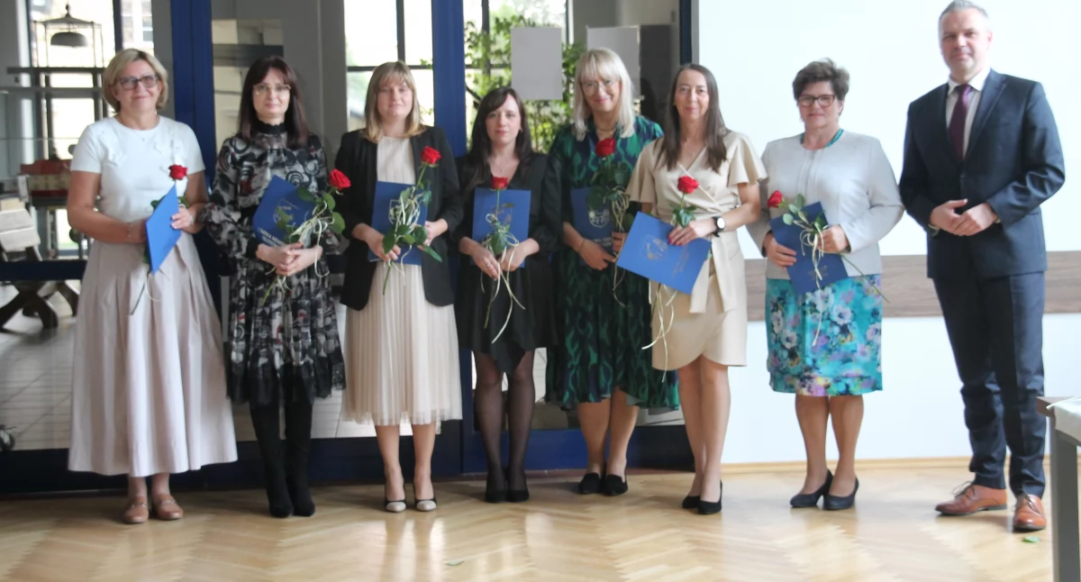 Nagrody dla dyrektorów i nauczycieli z okazji Dnia Edukacji Narodowej