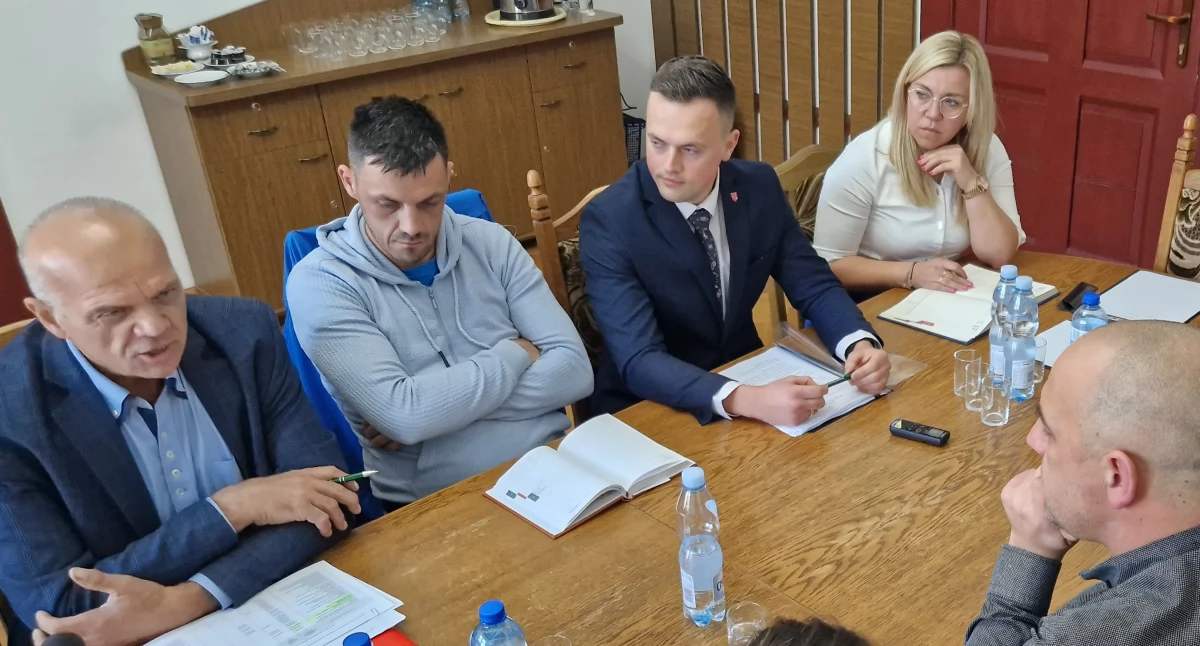 Przerwa to nie zarząd – tak tłumaczył się radnym starosta Wruk