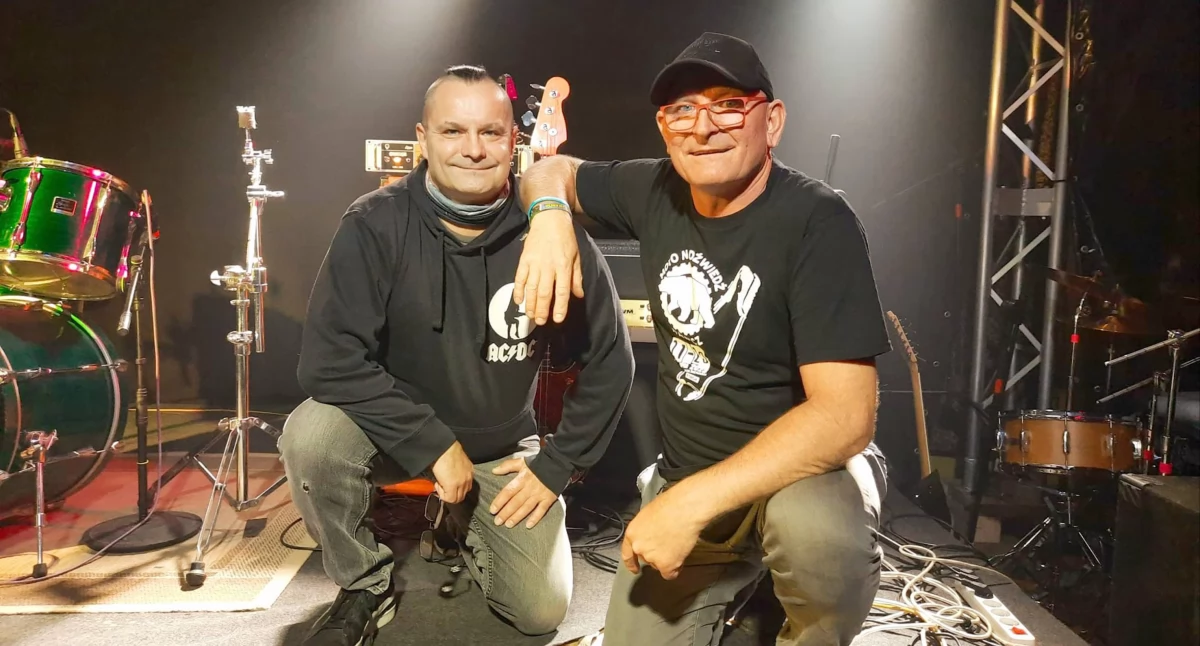 Adam i Karol Łucarz w kolejce za prawdą