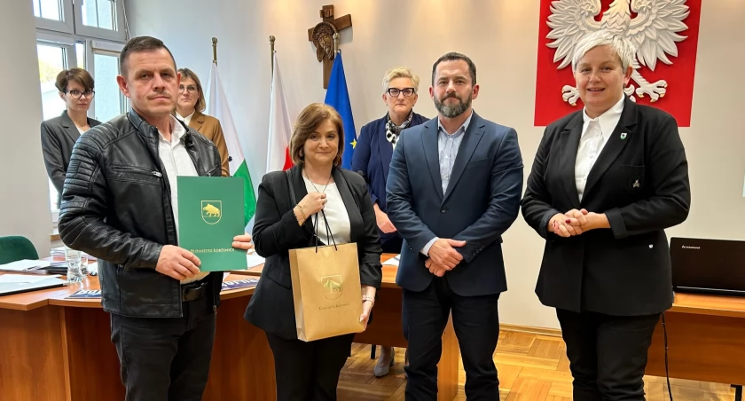 Skarby z przeszłości w Urzędzie Miejskim Łobżenicy – unikalne dokumenty dostępne dla mieszkańców