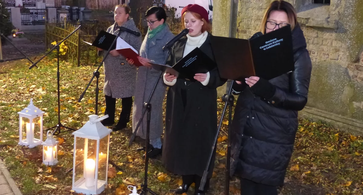 Zaduszki poetyckie na łobżenickim cmentarzu