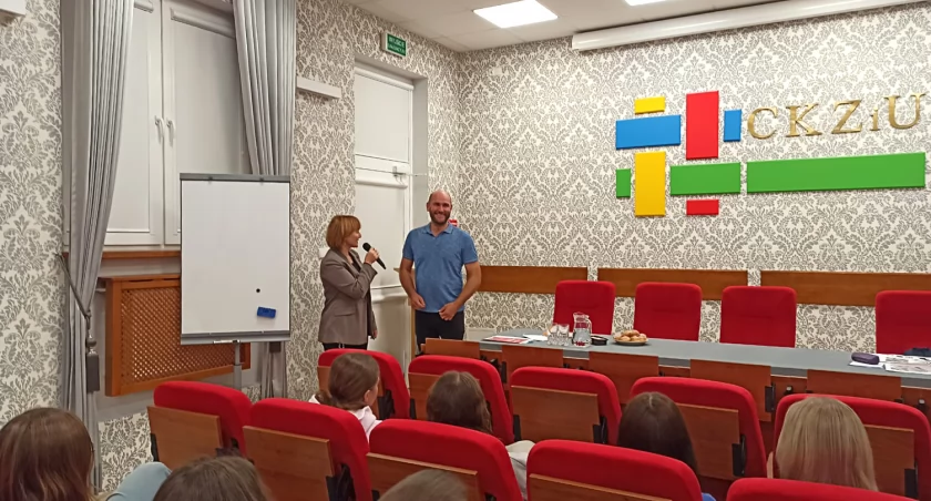 Czytelnictwo i samorozwój: spotkanie z Jackiem Łapińskim w Złotowie