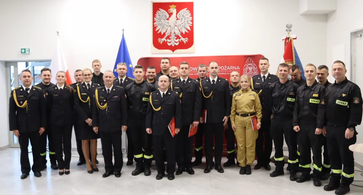 Strażacy ze Złotowa świętują Niepodległość i odbierają awanse