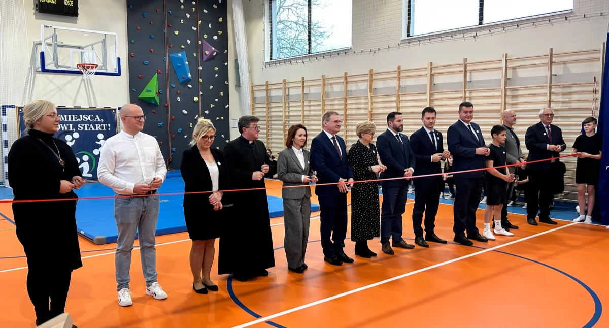 Czekali na szkołę, doczekali się też sali sportowej