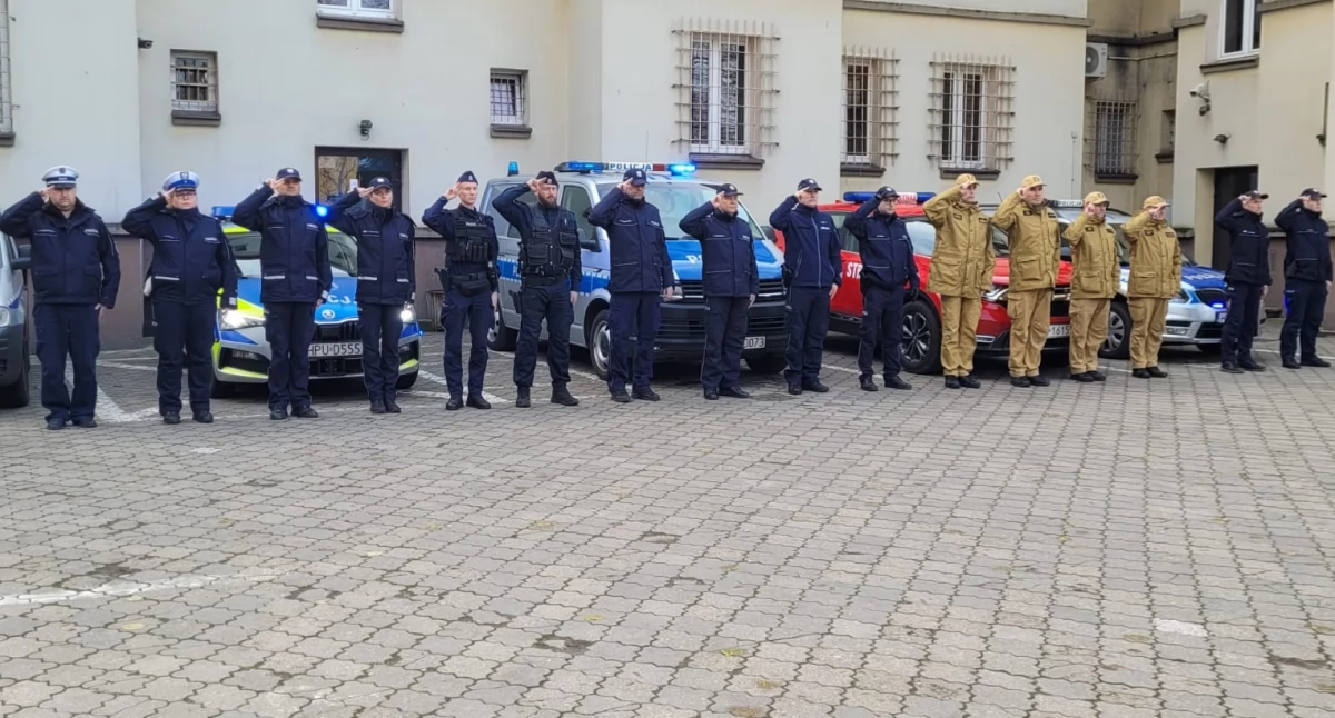 Policjanci i strażacy oddali hołd zastrzelonemu funkcjonariuszowi