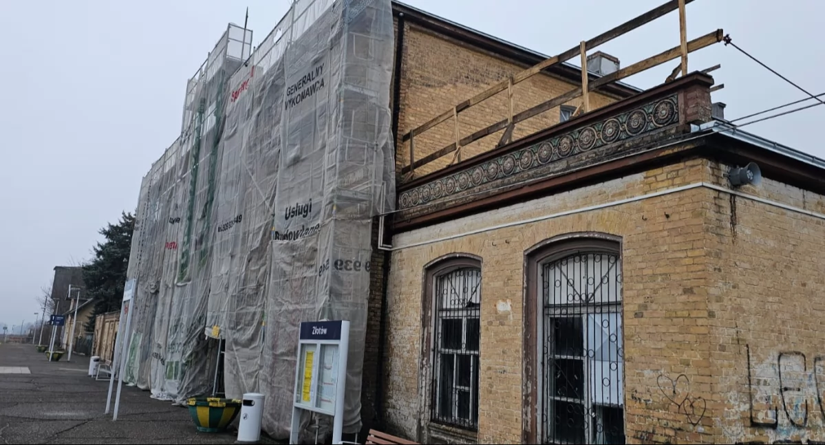 Rozpoczął się remont dachu dworca kolejowego w Złotowie