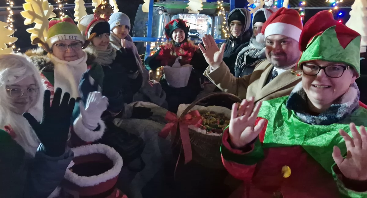 [WIDEO] Upominki i tysiące światełek na Mikołajki