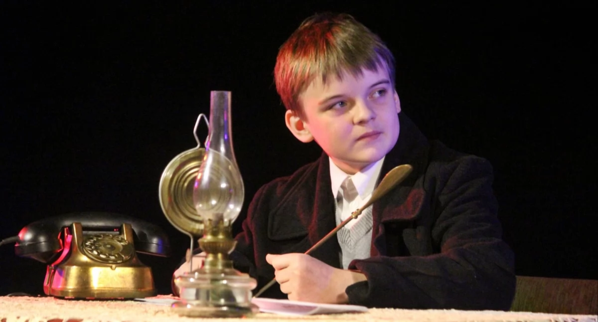 Grupa teatralna Widmo oczarowała widzów Opowieścią Wigilijną 