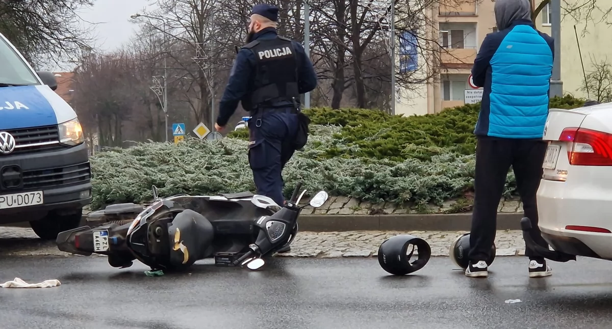 [AKTUALIZACJA] Groźny wypadek na rondzie Jana Pawła II w Złotowie