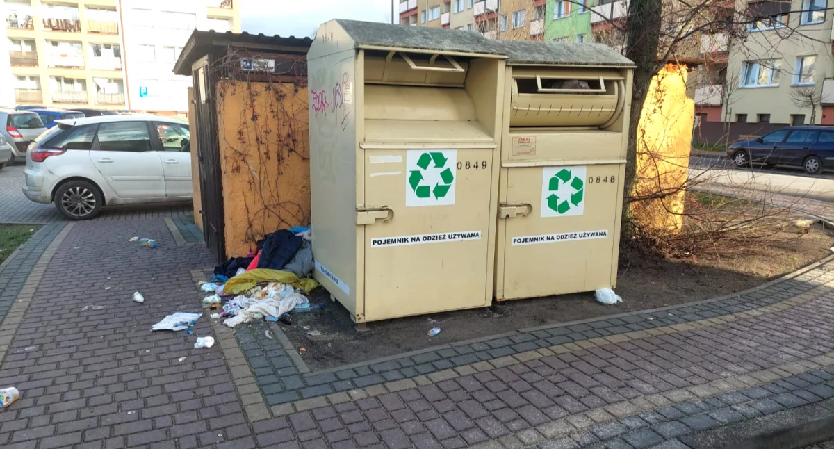 Kontenery zniknęły, a tekstylny problem pozostał