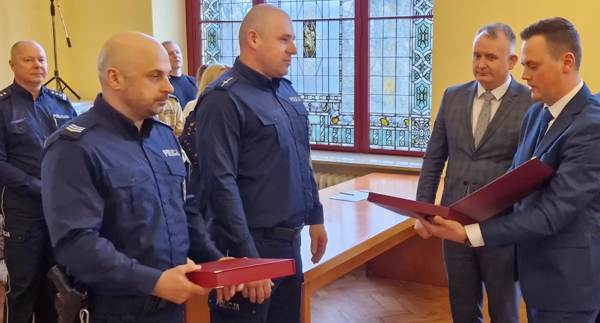 Policyjni specjaliści w ratowaniu ludzkiego życia