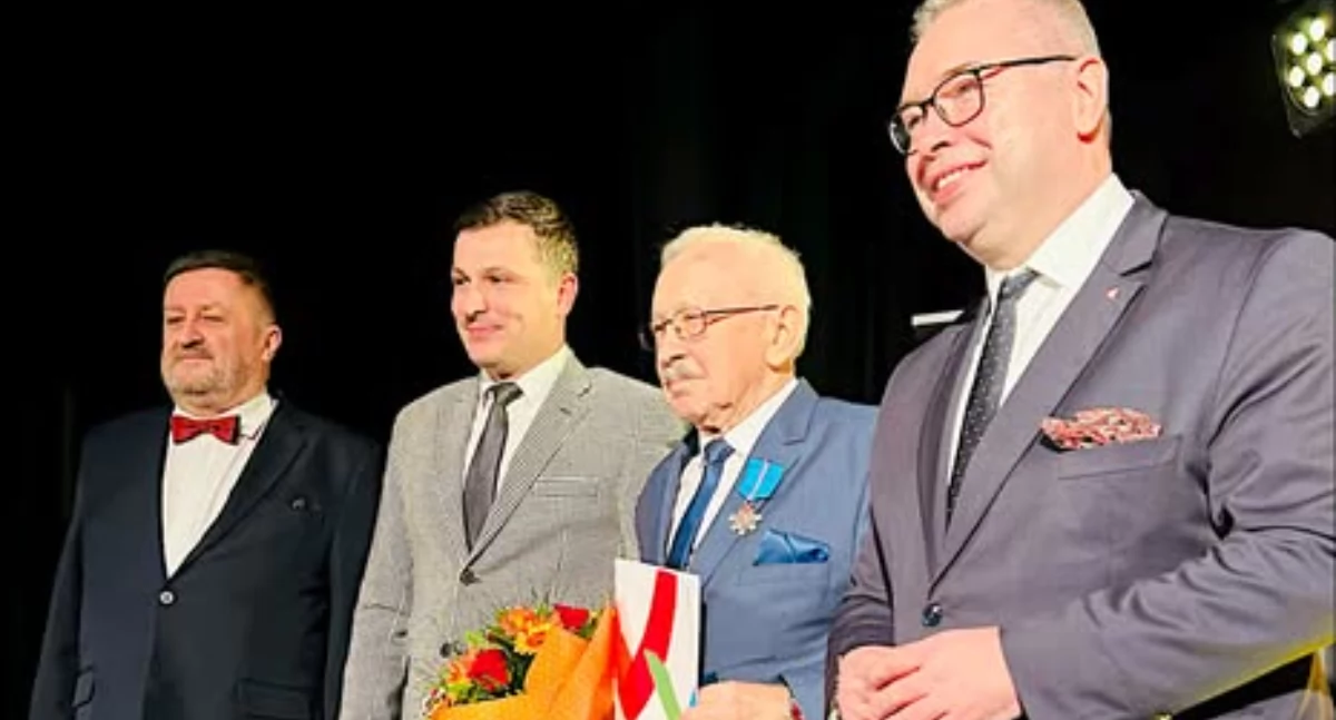 Sołtys Zakrzewa Jan Wojciechowski z Odznaką za Zasługi dla Województwa Wielopolskiego