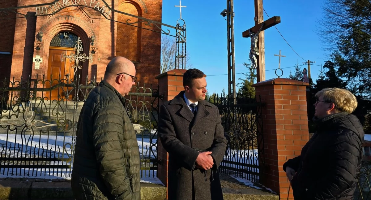 Nowe ławki już w Kościele.