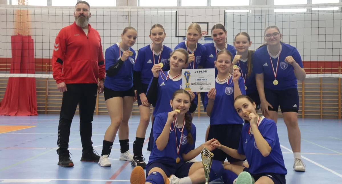 Siatkarki złotowskiej Trójki zostały mistrzyniami powiatu