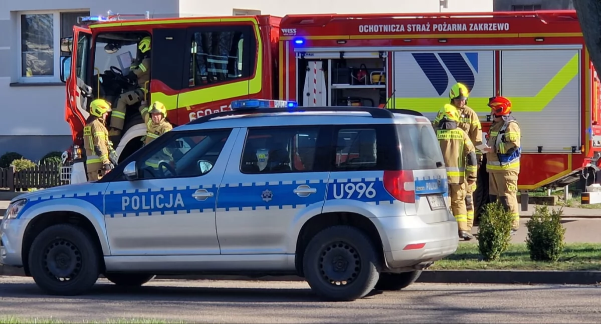 [AKTUALIZACJA] Wypadek w centrum Zakrzewa - ratownicy udzielali pomocy kierowcy motoroweru