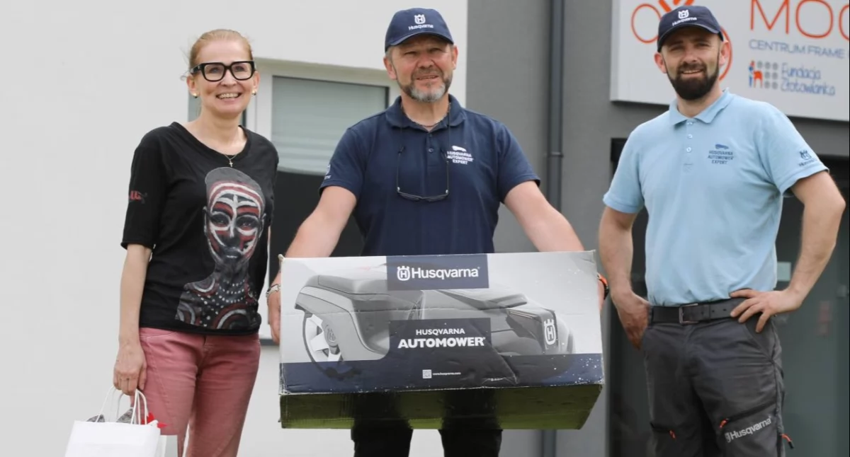Niecodzienny dar na święta. Robot, który kosi… i porusza serca