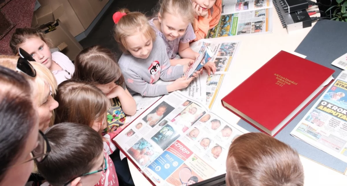 Z ławki szkolnej do świata mediów – dzieci z SP3 z wizytą w redakcji