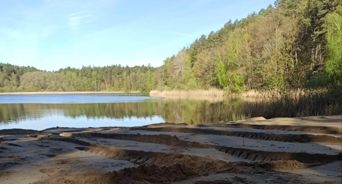 Nowy piasek na plażach w gminie Okonek.