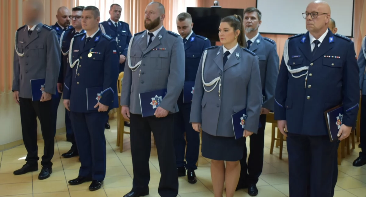 Awanse w złotowskiej komendzie. Dziewięciu policjantów wyróżnionych