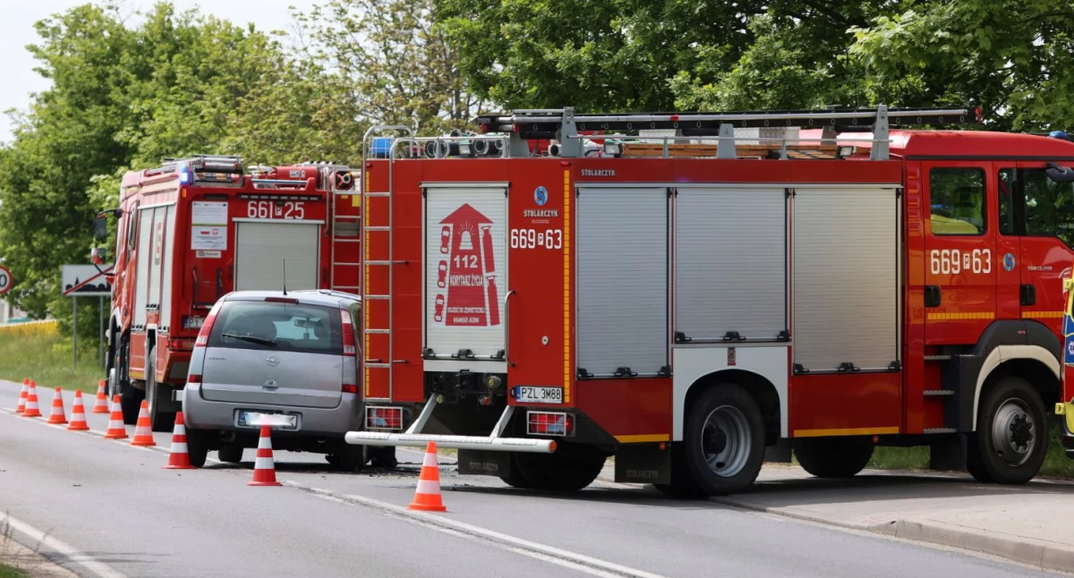 Wypadek w Blękwicie. Zderzenie busa  z oplem. Jedna osoba w szpitalu, utrudnienia w ruchu 
