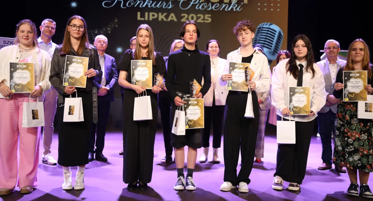 Kinga, Jan i Mikołaj najlepsi w Powiatowym Konkursie Piosenki w Lipce 