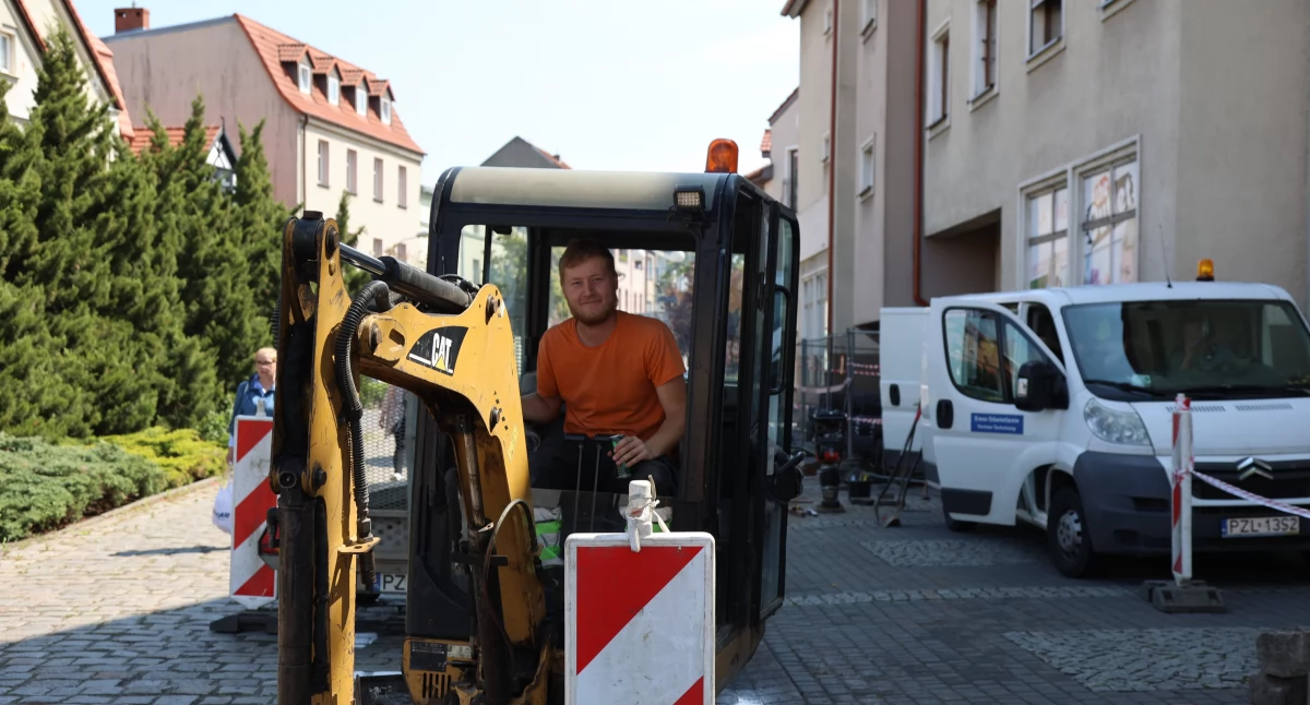 Utrudnienia przy placu Paderewskiego – trwa remont, parking niedostępny