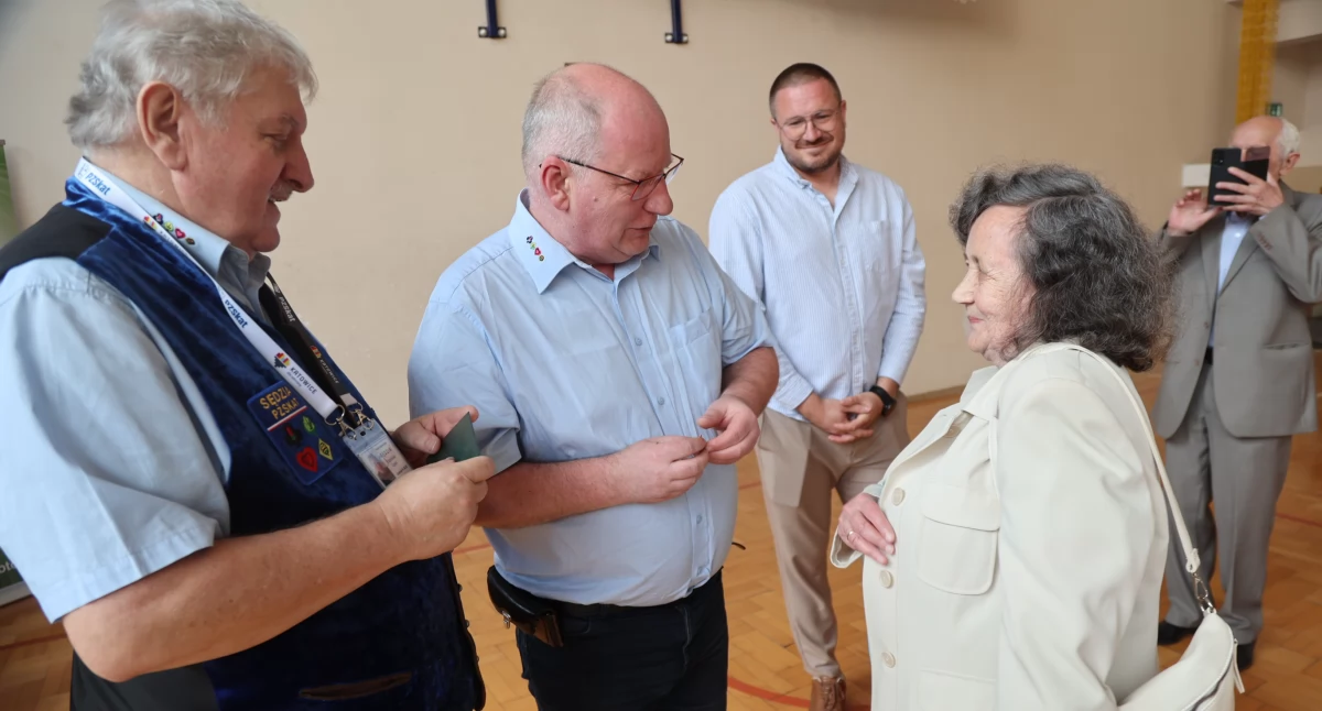 Turniej skata w Złotowie rozpoczęty. Agata Kalina uhonorowana
